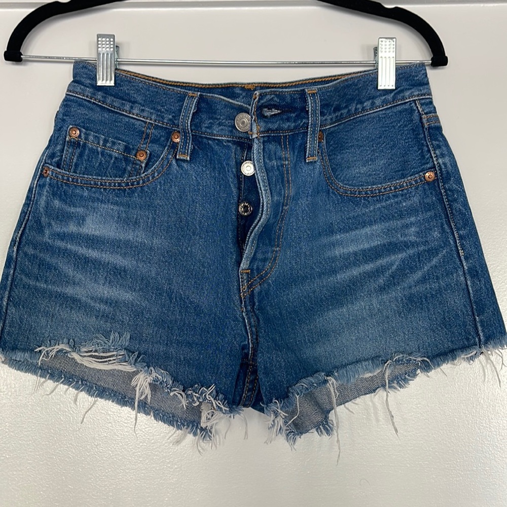 Levi’s Jean shorts cutoff style size 26 W